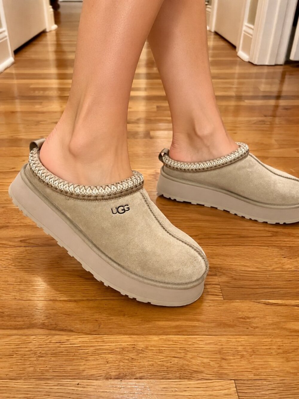 GUC Women's UGG Tazz Platform Clog Slippers Shoes in Mustard Seed Size 12